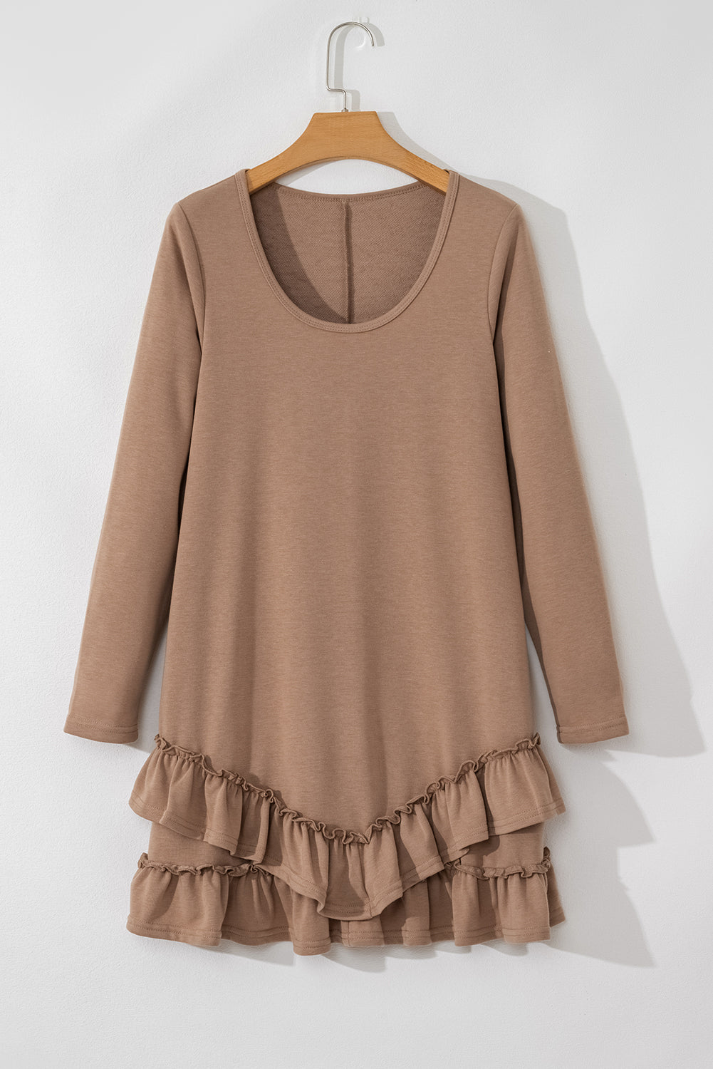 Long sleeve mini-robe and neckline released in goat