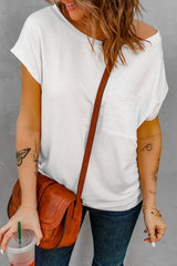 Camiseta blanca con bolsillos con hendiduras laterales