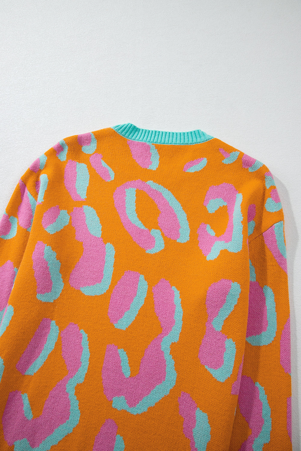 Pull léopard orange à bords côtelés et color block