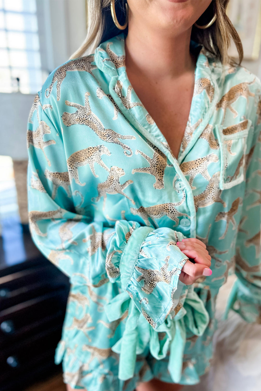 Ensemble pyjama court à volants en satin léopard vert-A WOMAN WE LOVE