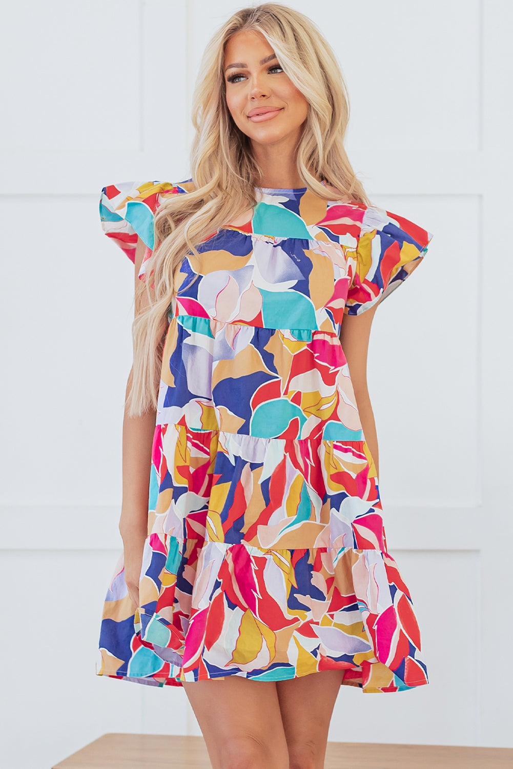 Mini-ruffle and floating sleeves *