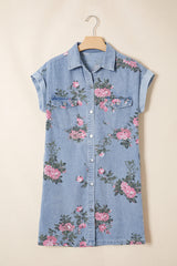 Robe courte en jean bleu ciel à fleurs roses