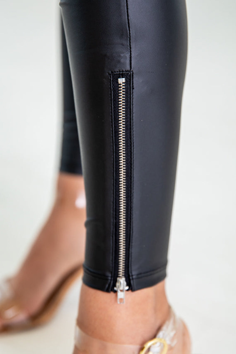 Leggings de détails zippés en faux cuir noir