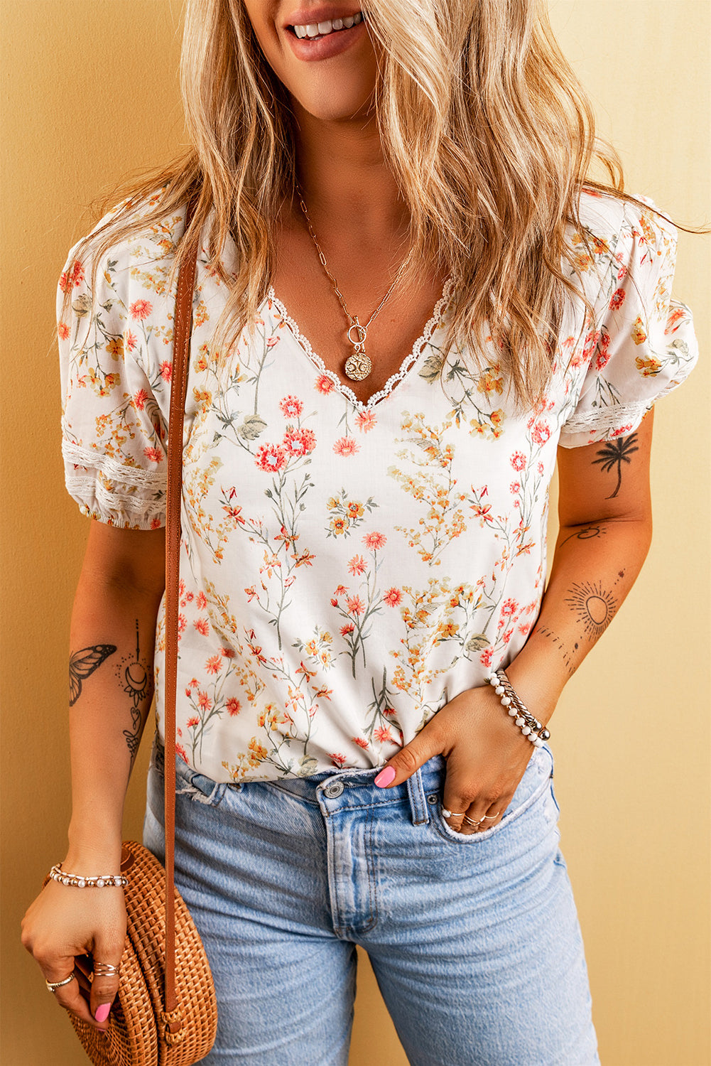 Blouse beige à manches florale Boho-A WOMAN WE LOVE