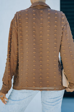 Long -sleeved brown polka dot shirt