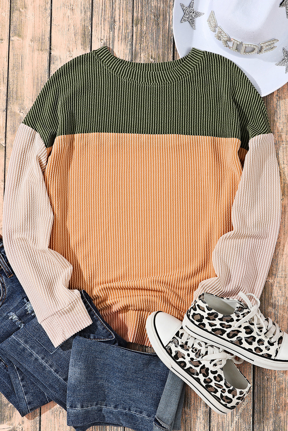 Highly ribbed with long sleeves *