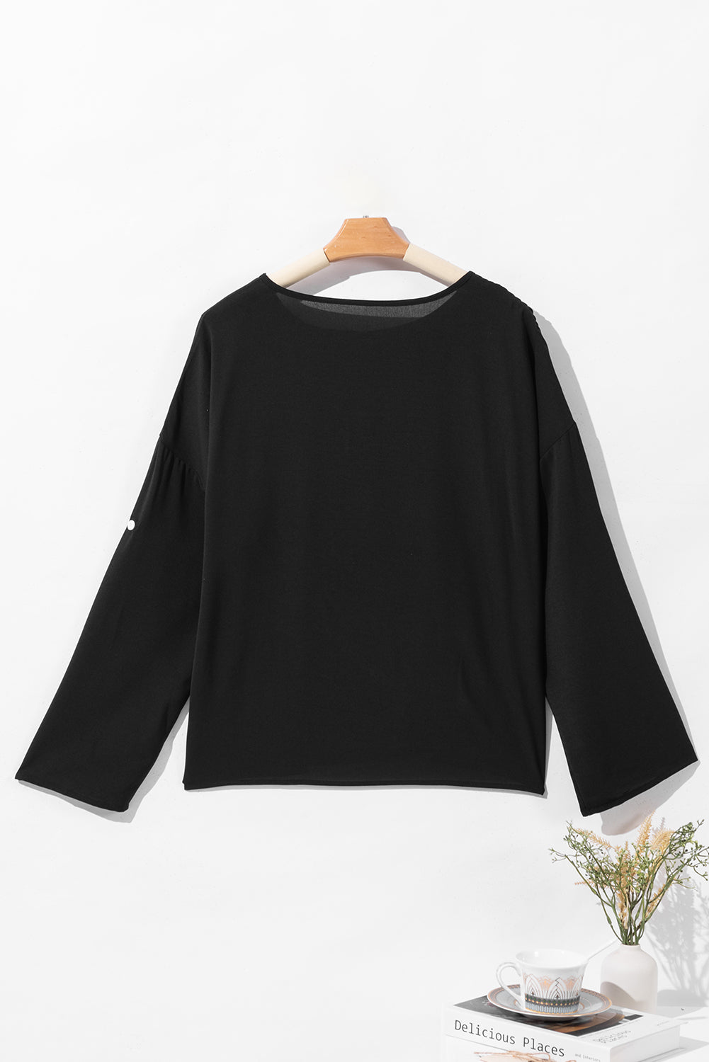 Blusa de detalle de costura de manga en rollo negro