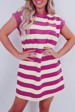 Straight t-shirt dress with pockets and short sleeves in pink stripes