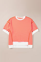 Camiseta multicolor fea con borde contrastante y costuras aparentes