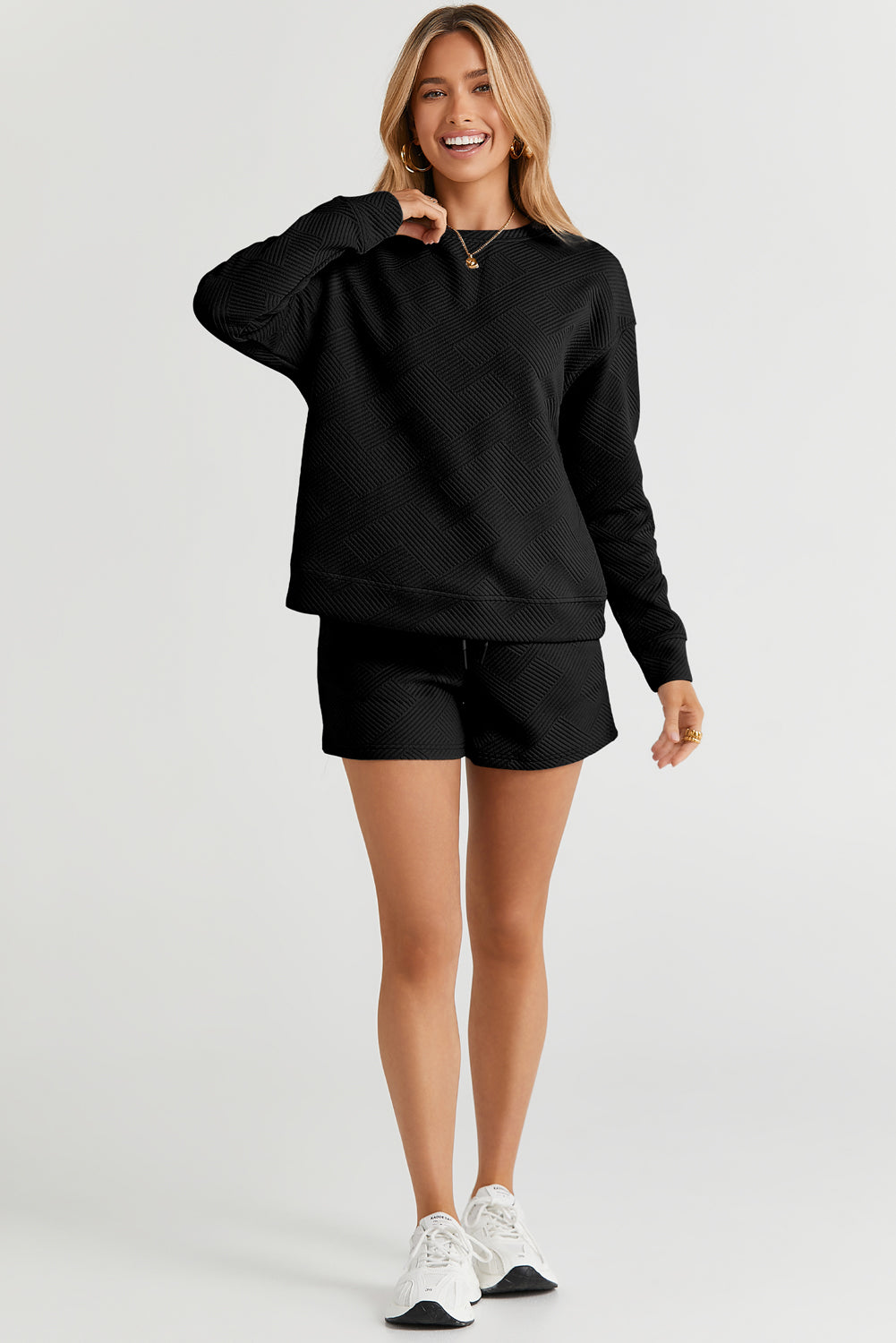 Ensemble haut texturé noir à manches longues et short à cordon de serrage-A WOMAN WE LOVE