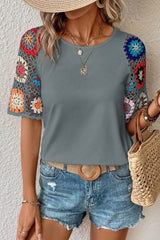 High -hook -in -handed -sleeved top *