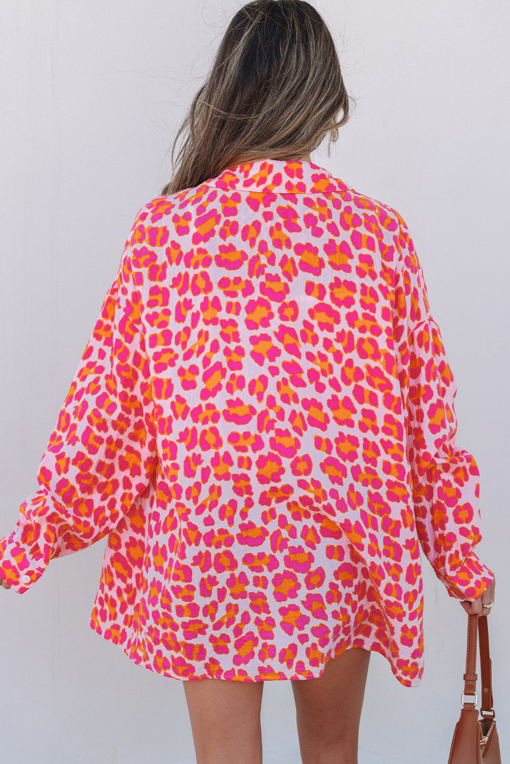 Gran camisa con estampado de leopardo rosa en bote