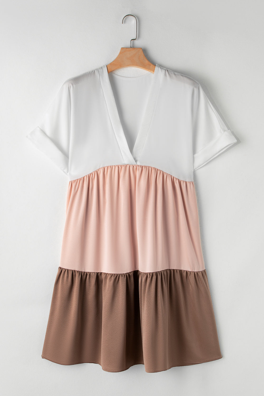 Robe ample à plusieurs niveaux, beige français clair, triple couleurs, col en V, poignets pliés