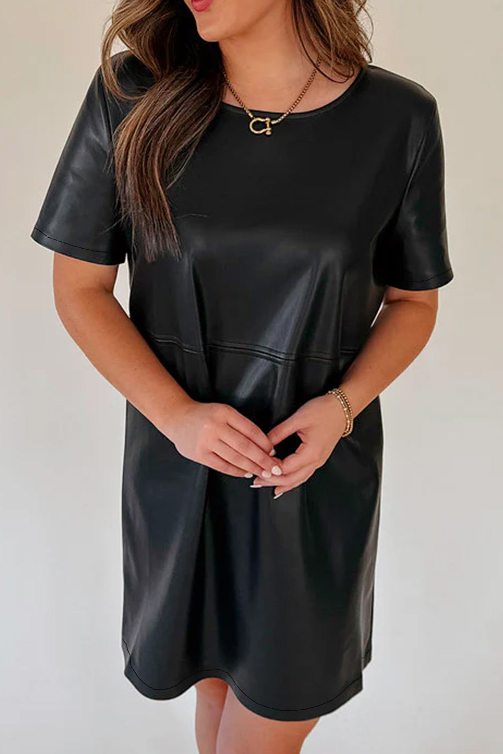 Black t-shirt dress in imitation leather *