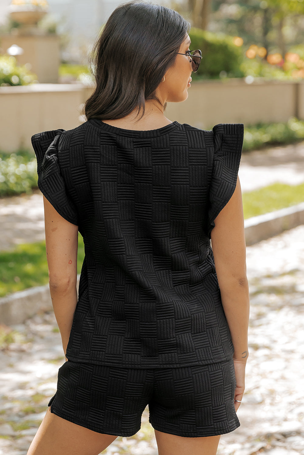Ensemble t-shirt texturé noir à manches à volants et short à cordon de serrage-A WOMAN WE LOVE