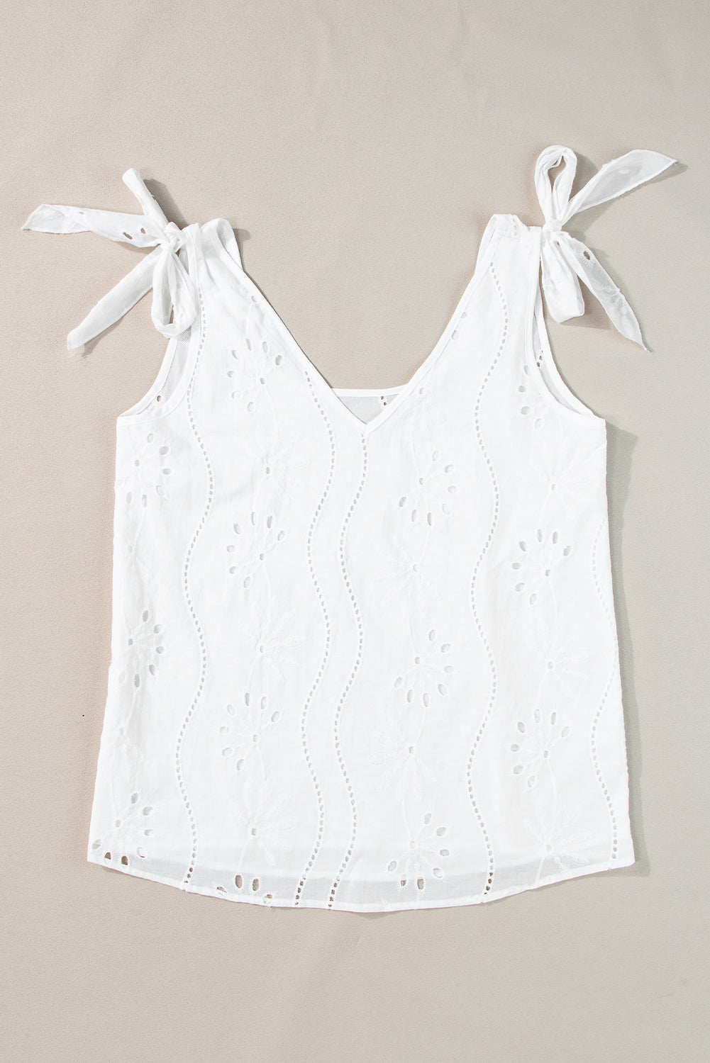 Débardeur blanc à motifs brodés et bretelles nouées à col en V-A WOMAN WE LOVE