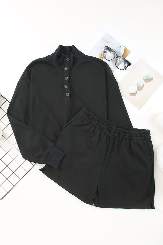 Tenue décontractée noire avec haut Henley à col haut et short