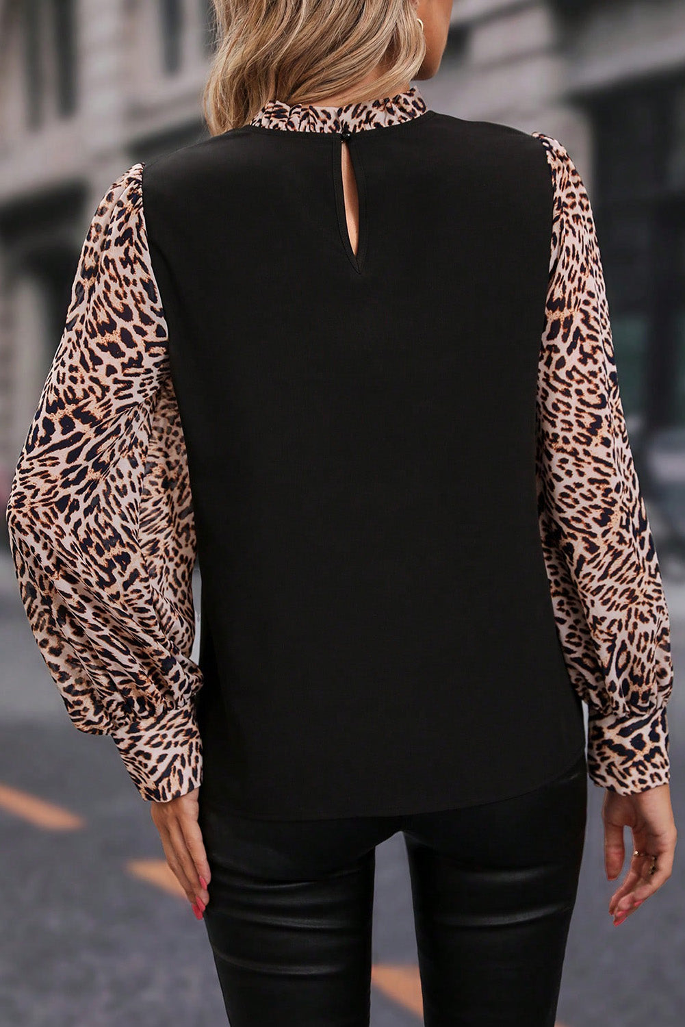 Blouse noire à  contrasté-A WOMAN WE LOVE