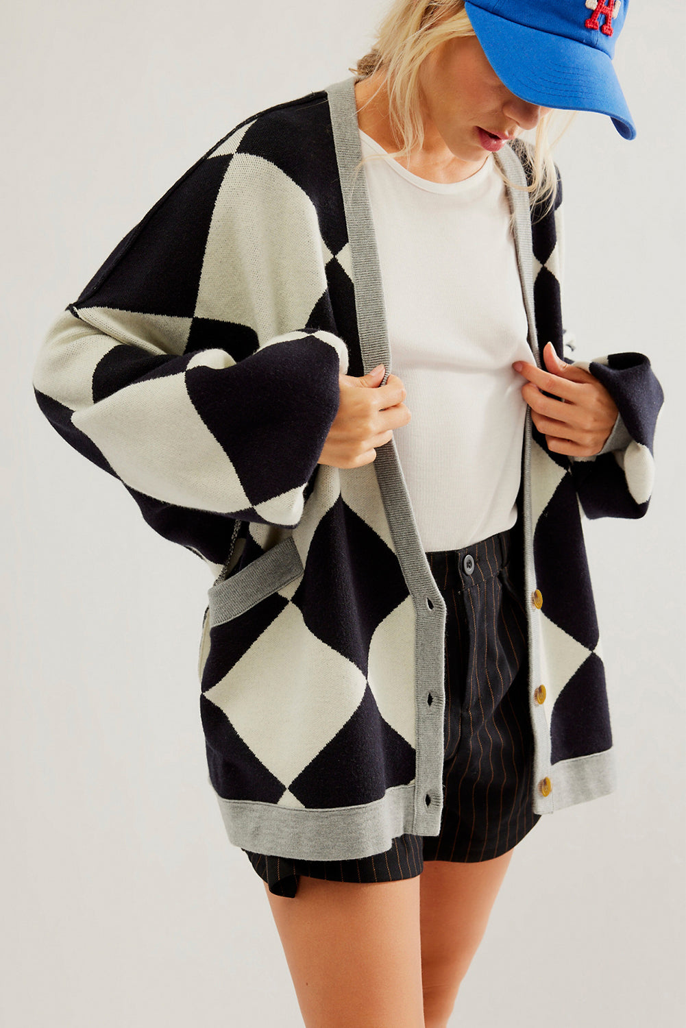 Cardigan ample boutonné noir à épaules tombantes et color block-A WOMAN WE LOVE