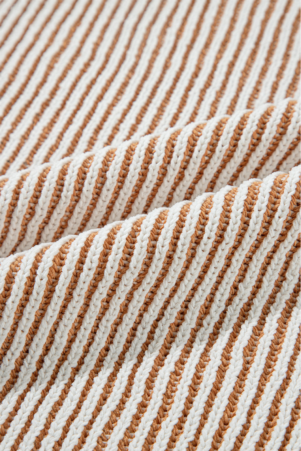 Pull ample en tricot texturé à rayures marron avec bords contrastés