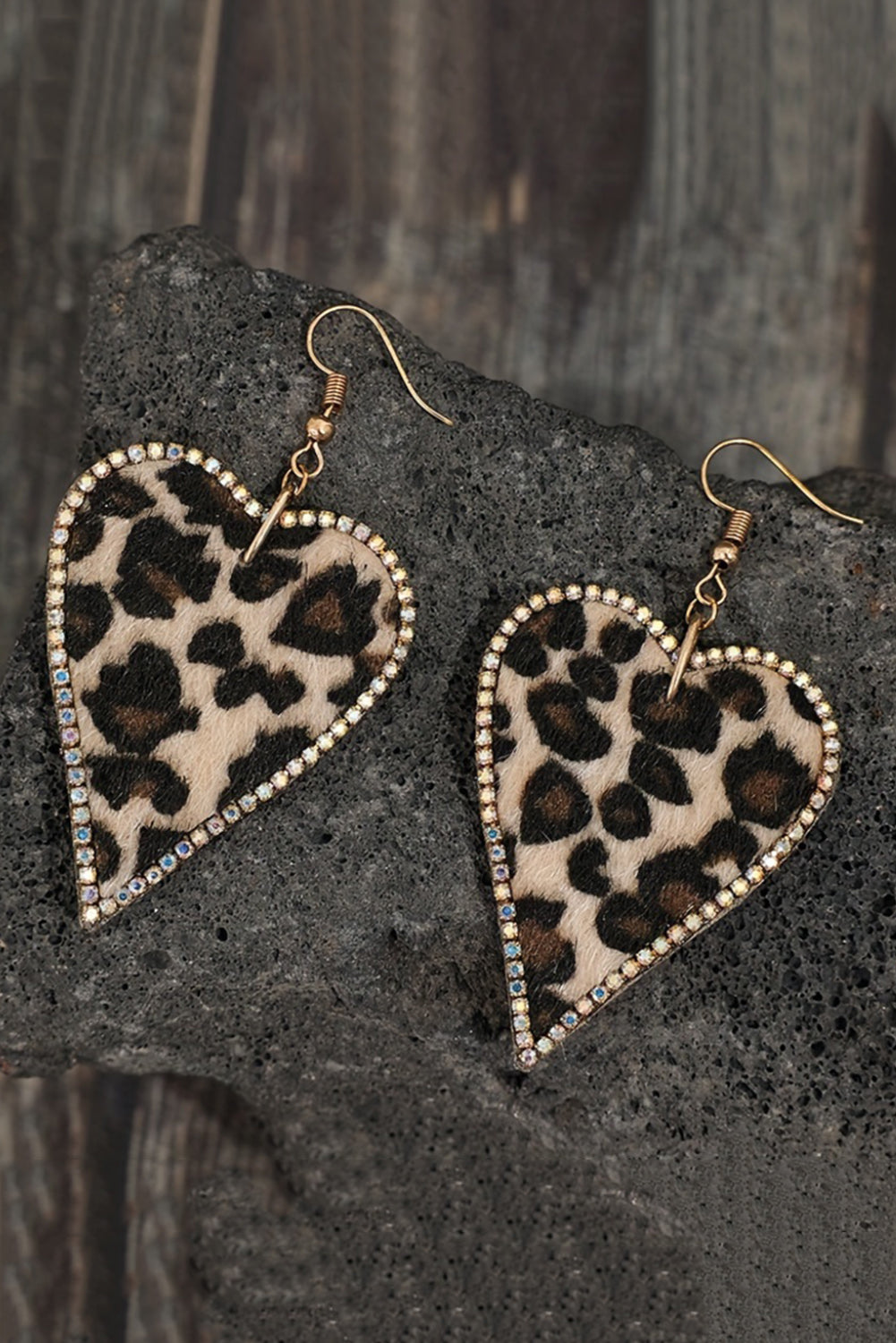 Boucles d'oreilles en forme de coeur à imprimé léopard avec bord en strass multicolore