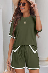 Ensemble t-shirt et short à bordure contrastée vert vignoble-A WOMAN WE LOVE