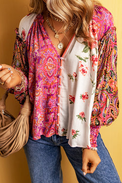 Boutonnate blouse in V -collar and multicolored floral patchwork