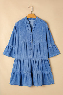 Mini-robe bleu ciel en chambray à volants et manches 3/4 à plusieurs niveaux et col en V fendu