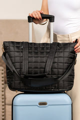Ensemble grand sac cabas noir matelassé et pochette assortie