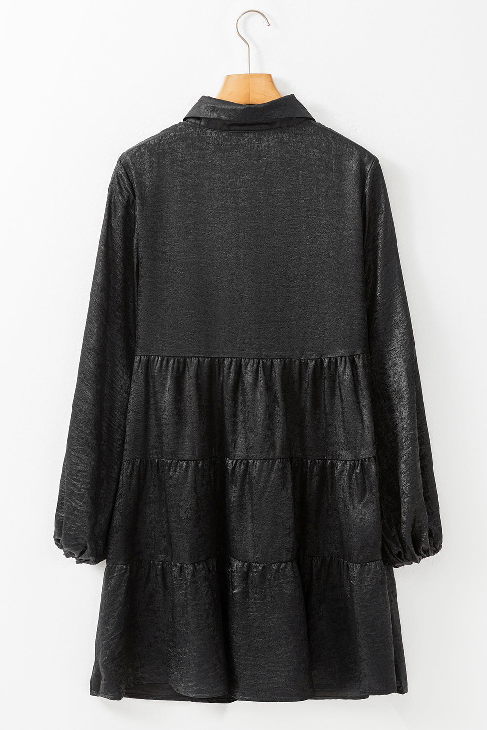 Mini-Robe Black buttoned shirt with puffy sleeves and metallic reflections