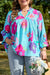 Babydoll blouse with floral print and tight -sized V -shaped V -neck light