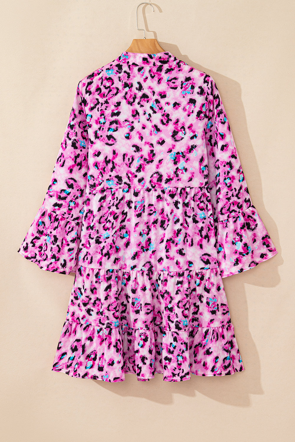 Robe boutonnée sur le devant à imprimé léopard rose *