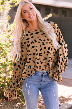 Blouse Large V -neck leopard and ruffle cuffs