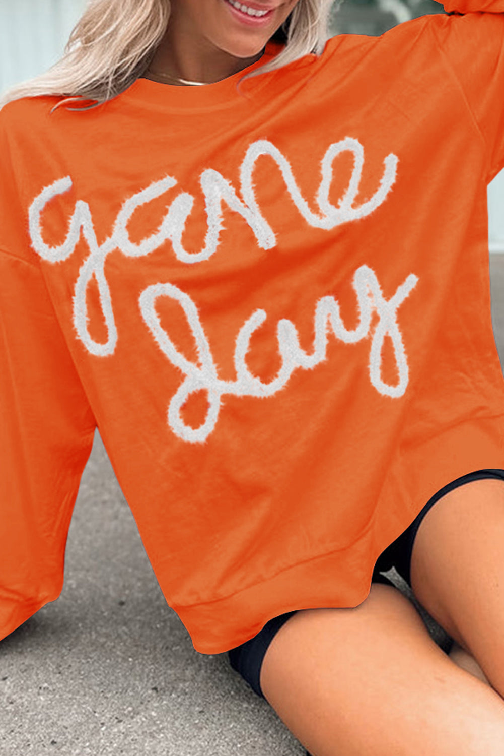Sudadera gráfica de hombro caída y day de juegos de ruso naranja guirnaldas