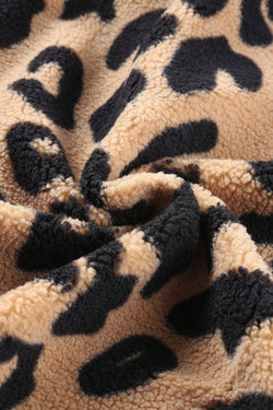 Chaqueta de leopardo de peluche negro con acabados contrastantes