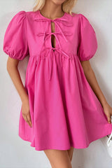 Mini-robe rose vif à manches bouffantes *