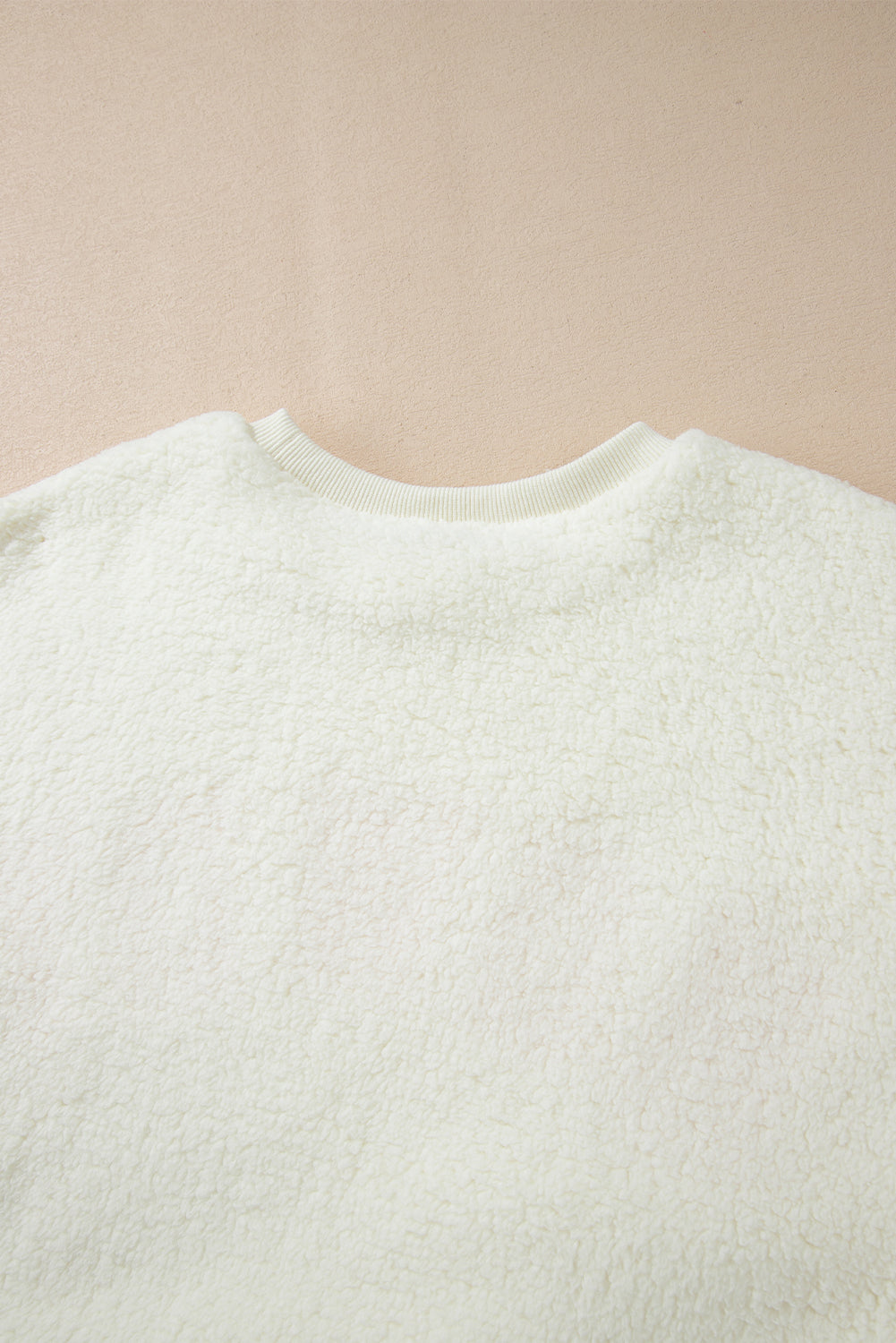 Sudadera sherpa howdy beige en parches