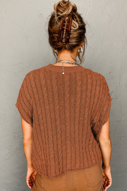 Short -sleeved chestnut sweater and round knitted knitted neck