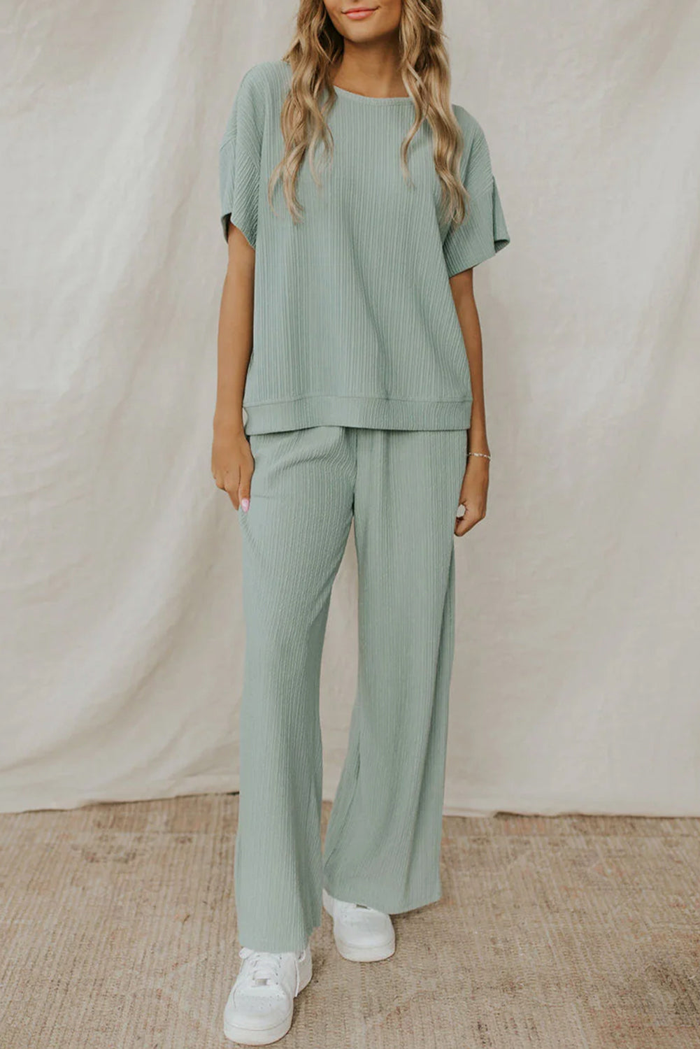 Mondlicht Jade Textured T -Shirt and Pants Lounge Set