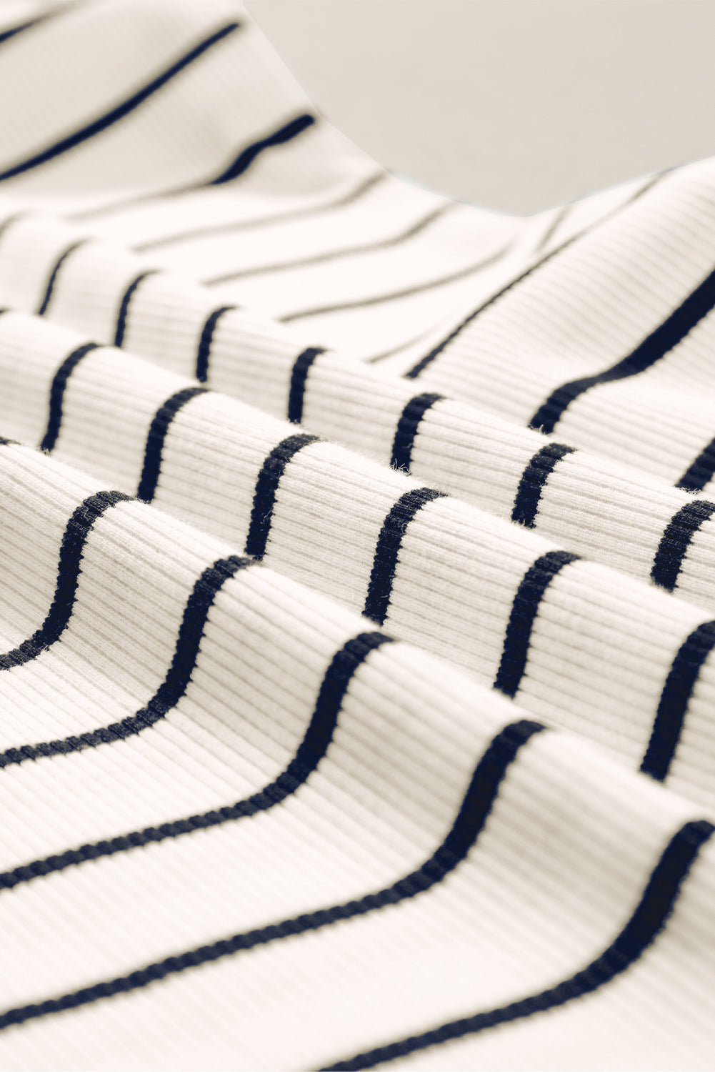 Mini-robe débardeur en tricot côtelé *