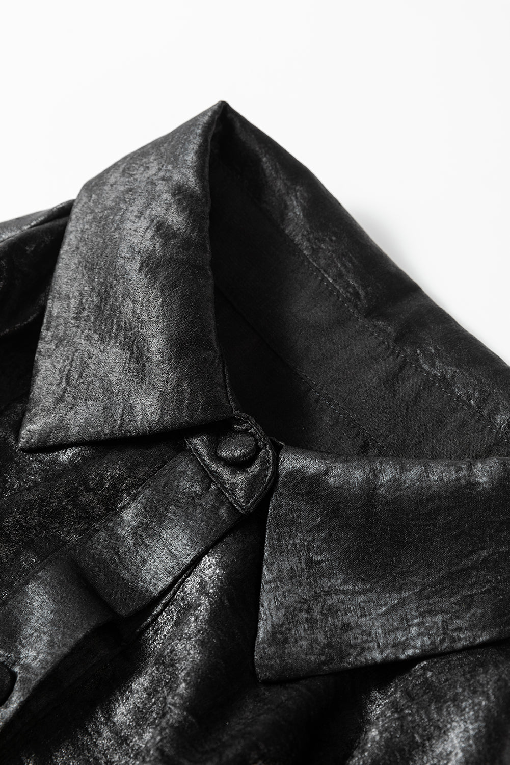 Mini-Robe Black buttoned shirt with puffy sleeves and metallic reflections