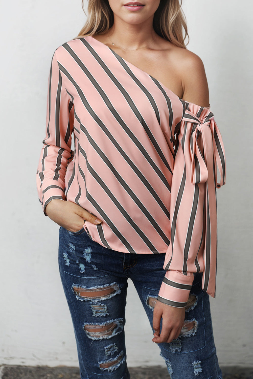 Blouse asymétrique rayée rose à épaules nouées