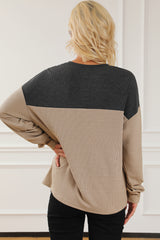 Bloque de color sudadera con cable con collar gris de carbono