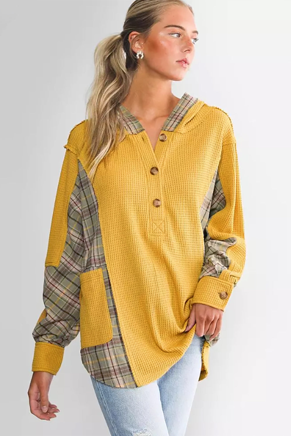 Sweat à capuche Henley jaune avec poches et patchwork à carreaux en tricot gaufré