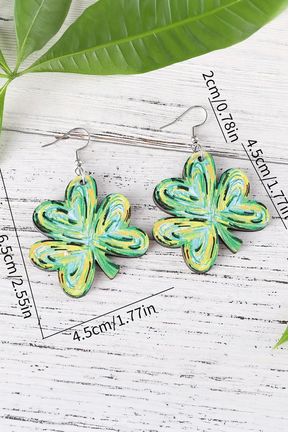 Boucles d'oreilles pendantes en forme de trèfle peint vert clair Saint-Patrick