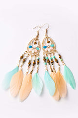 Boucles d'oreilles bohèmes multicolores à pampilles en plumes ajourées-A WOMAN WE LOVE