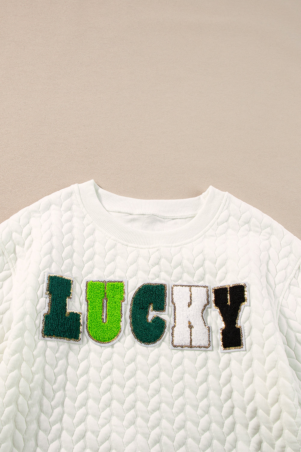 Sweat-shirt blanc en tricot torsadé brodé LUCKY Chenille