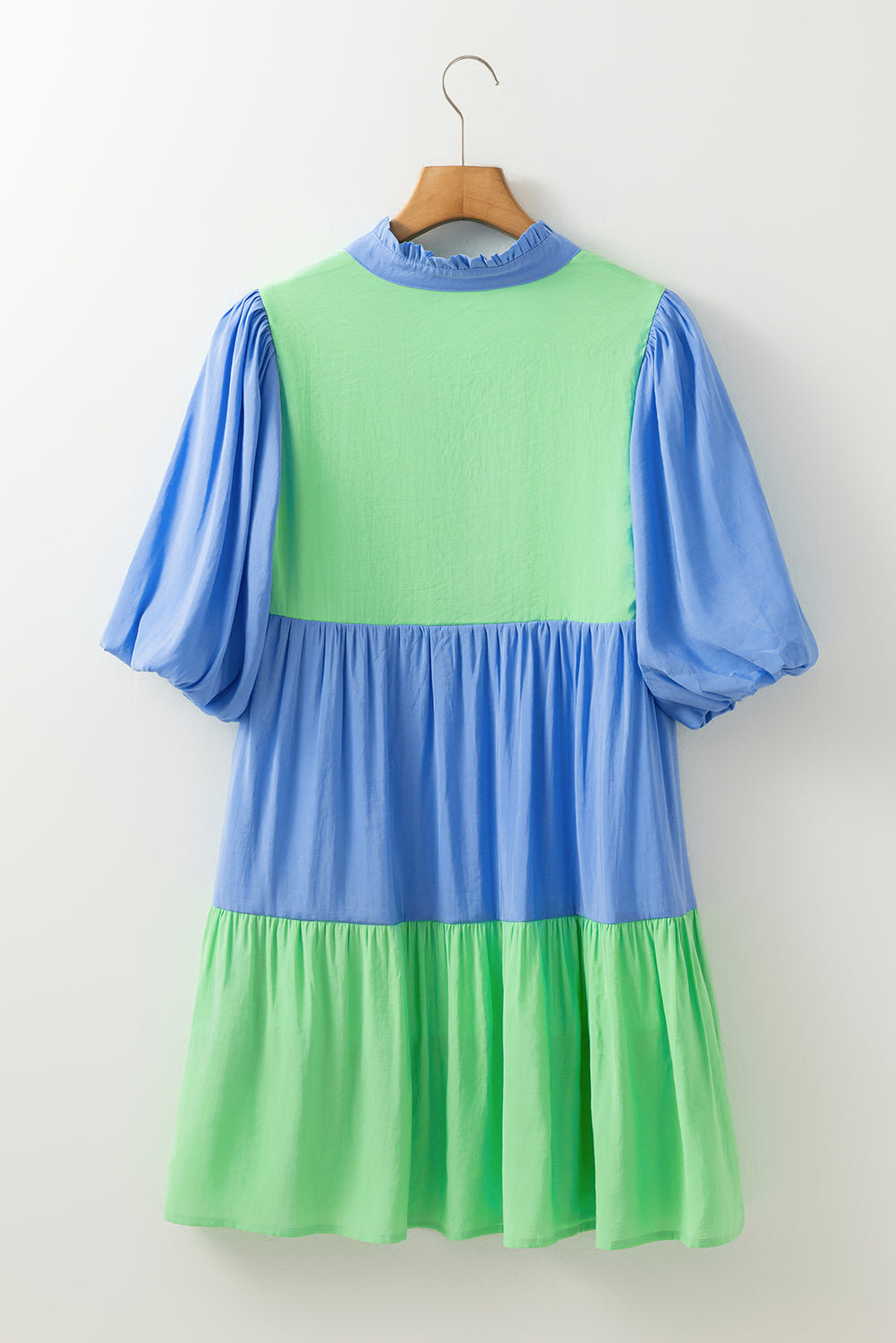 Robe droite bleu foncé couleur block à volants *