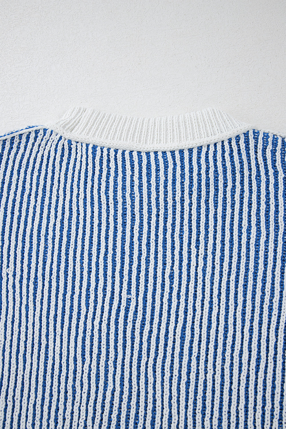 Pull ample à bords contrastés en tricot texturé à rayures bleu foncé