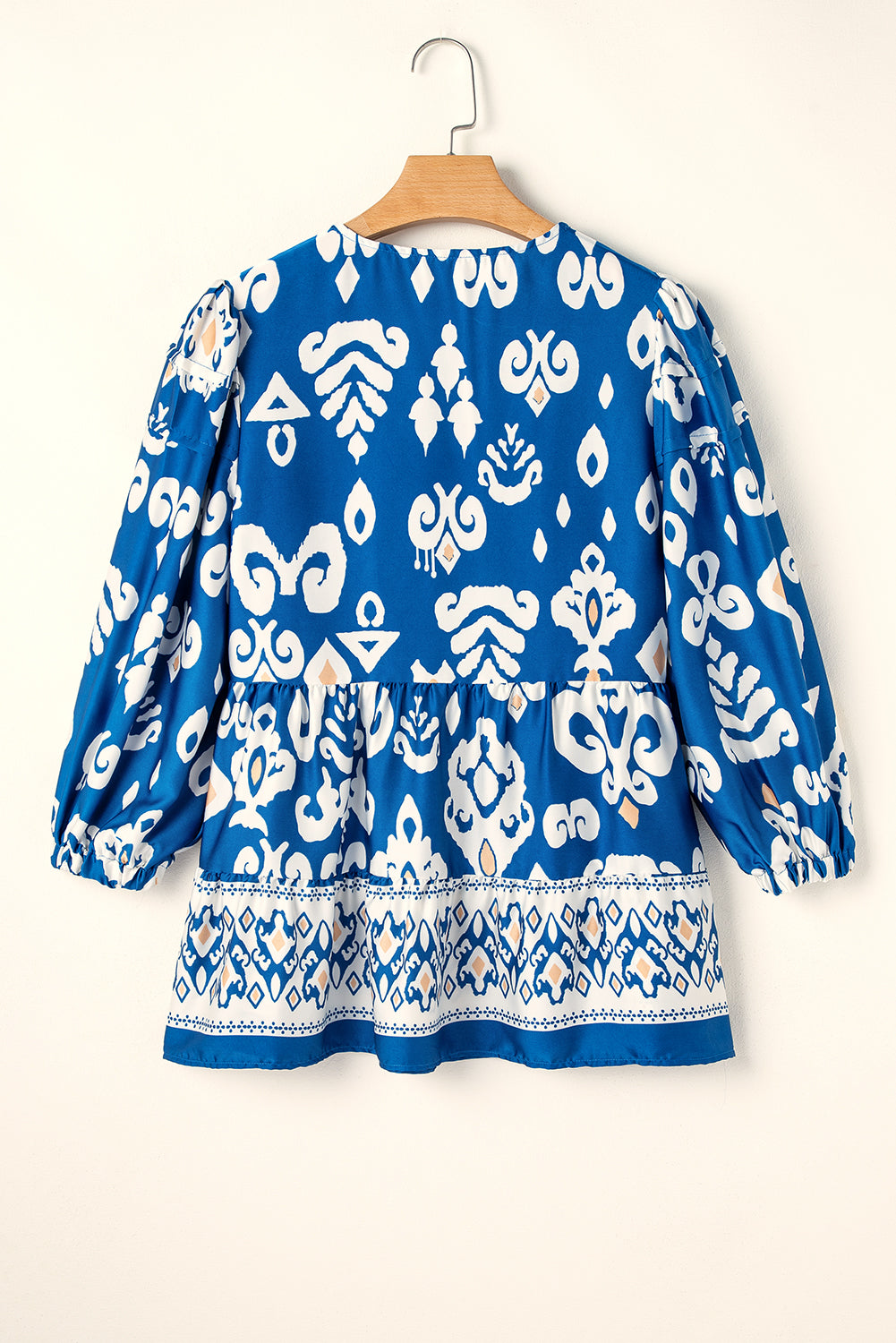 Chemisier coupe fluide à manches 3/4 et imprimé géométrique tribal bleu-A WOMAN WE LOVE